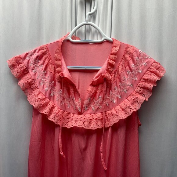 Vintage Bernette New York Pink Nightgown Womens Size Med Embroidered Lace Ruffle - Picture 2 of 6